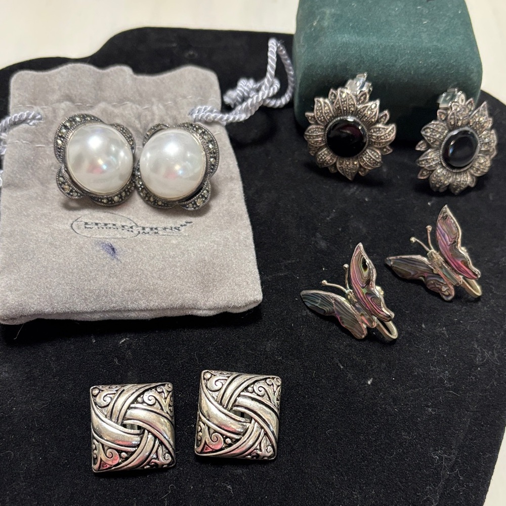 Clip earring Collection, of 4 pairs of vintage earrings, silver and silver tone